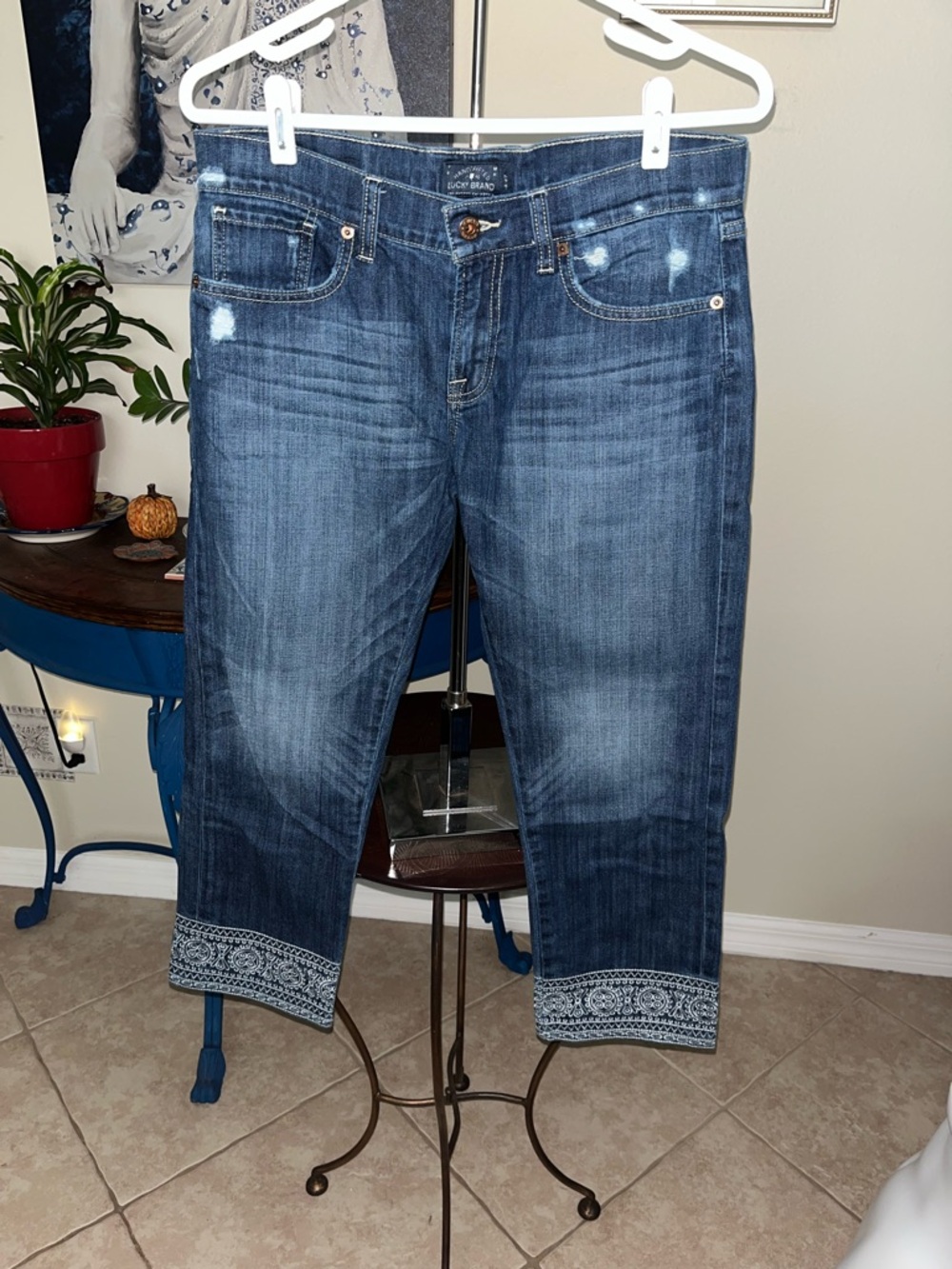 Lucky Brand Jeans - Sienna Weekender Crop - Distressed Capri Pants Capr  
4 / 27
